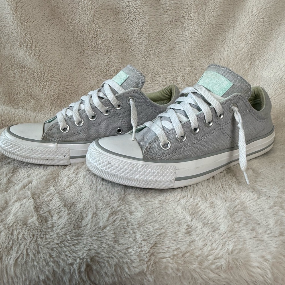 Converse All Stars Chuck Taylor Low Top Sneakers Womens Sz 7 - Picture 1 of 6